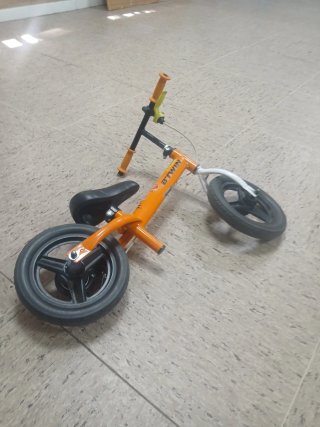 Bicicleta infantil naranja