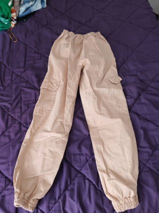 Pantalón cargo beige mujer