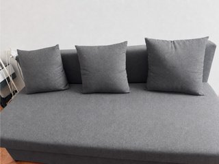 Sofá cama gris de tela