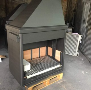 Barbacoa de exterior con mesa y sillas
