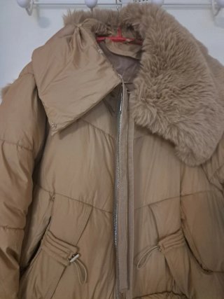 Bomber beige con cuello de pelo