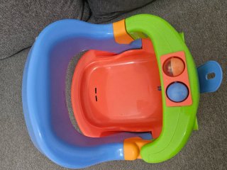 Asiento para bebé con sonajero,util para la bañera