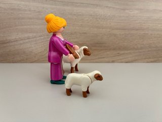 Playmobil Aldeana Pastora con Ovejas Belén