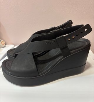 Sandalias Cuña Mujer Crocs Negras