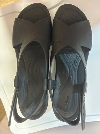 Sandalias Cuña Mujer Crocs Negras