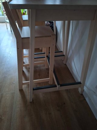 2 Sillas y Mesas Altas IKEA .No envio