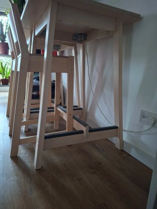 2 Sillas y Mesas Altas IKEA .No envio