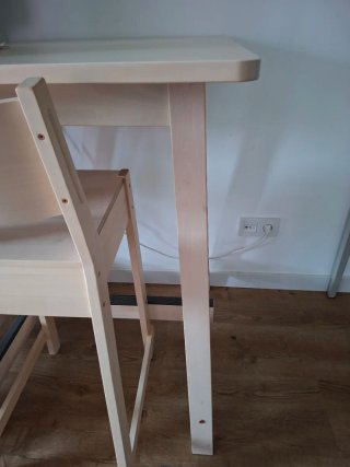 2 Sillas y Mesas Altas IKEA .No envio