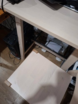 2 Sillas y Mesas Altas IKEA .No envio