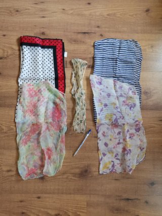 Lote 5 pañuelos estampados