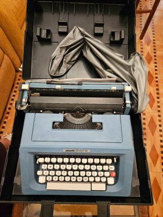 Máquina de escribir Olivetti Studio 46
