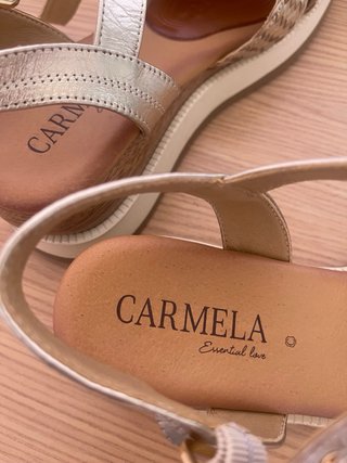 Sandalias Carmela doradas y plateadas talla 40