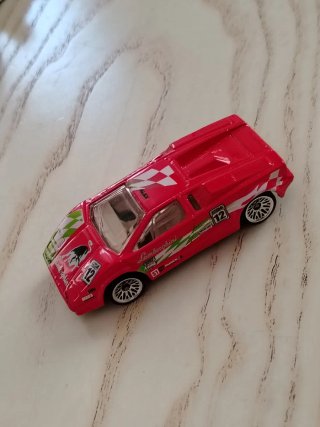 Hot Wheels Lamborghini Countach Rossa
