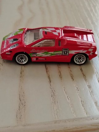 Hot Wheels Lamborghini Countach Rossa