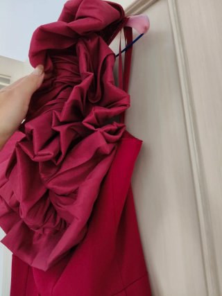 Vestido largo rojo con volantes