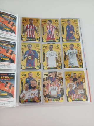Álbum Panini Adrenalyn 2025-26 (98% Completo)