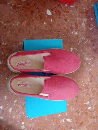 Zapatillas lona rojas nuevas