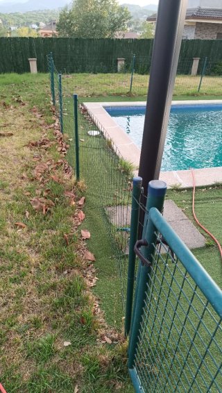 Valla metálica para piscina con puerta (18 metros)