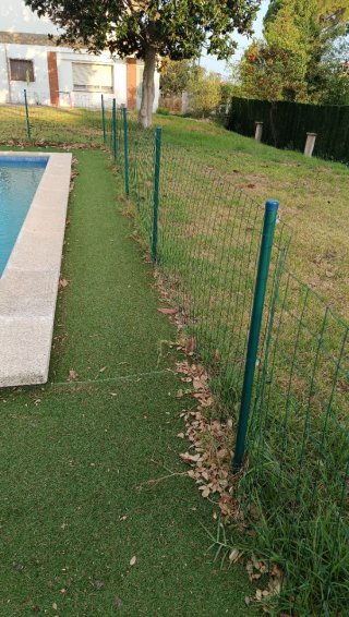 Valla metálica para piscina con puerta (18 metros)