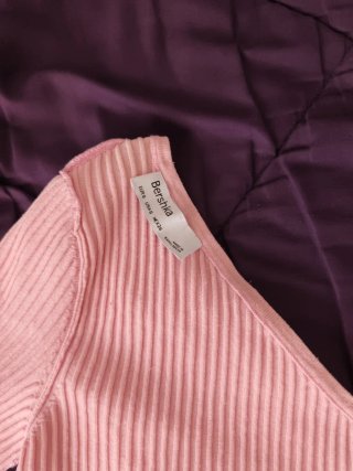 Top Bershka rosa asimétrico talla S