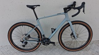 Bicicleta Gravel Cube