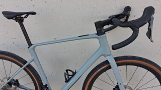Bicicleta Gravel Cube