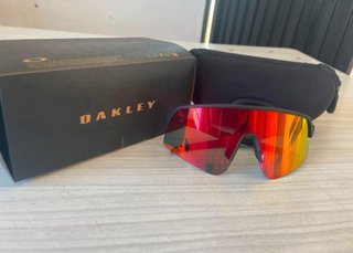 Gafas Oakley Sutro Lite Rojas