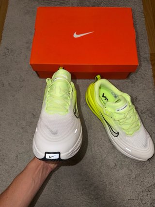 Nike Vomero Plus Zapatillas Blancas y Amarillas