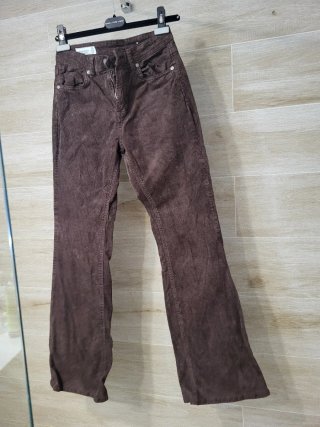 Pantalón pana campana Stradivarius marrón