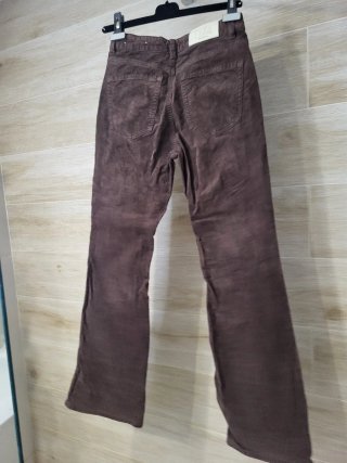 Pantalón pana campana Stradivarius marrón