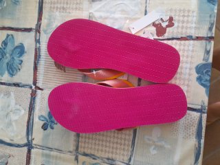 Chanclas Mistral rosas con estampado tropical