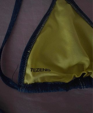 Costume da bagno bikini blu e giallo