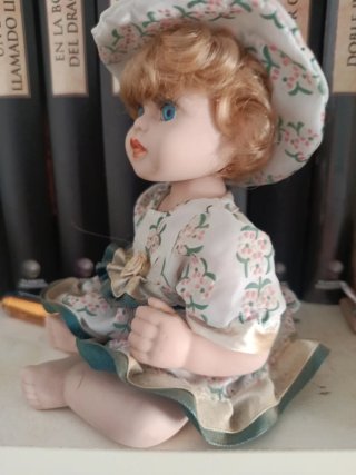Muñeca antigua porcelana vestido floral