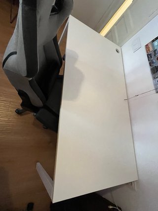 Mesa de oficina blanca
