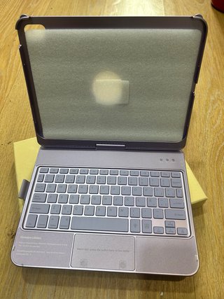 Funda Teclado KARFUN iPad 11Gen A16 + Metapen A8