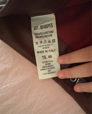 Pantaloni a zampa effetto pelle bordeaux