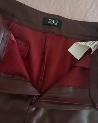 Pantaloni a zampa effetto pelle bordeaux