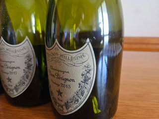 4 bottiglie Dom Pérignon vintage vuote con segni