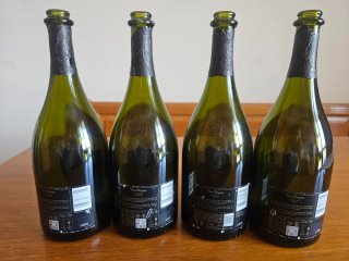 4 bottiglie Dom Pérignon vintage vuote con segni
