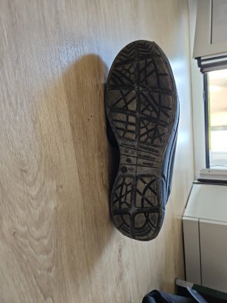 Botas de seguridad negras y grises