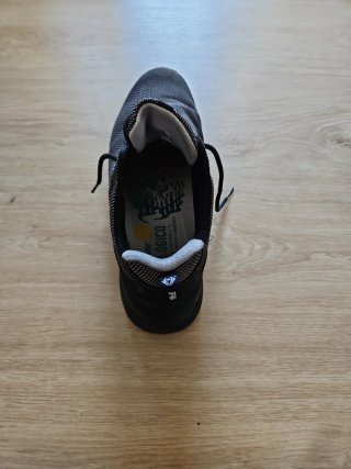 Botas de seguridad negras y grises