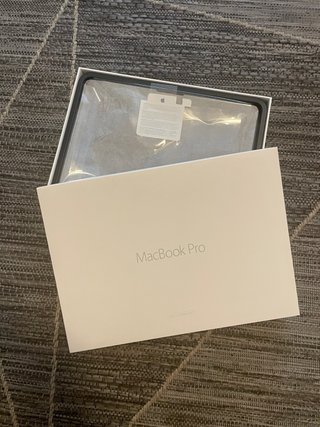 MacBook Pro 13” 2015 i5 500GB