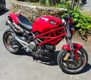 Ducati Monster 696 Roja