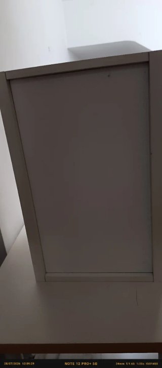 Mueble auxiliar Ikea blanco y gris
