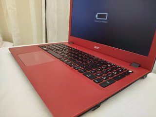 Acer Rojo para piezas o reparar