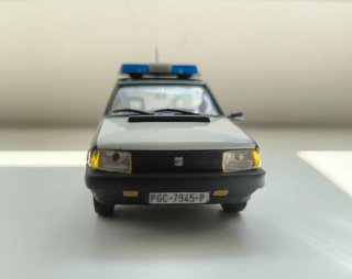 Seat Ronda y Renault 4L Guardia Civil