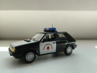 Seat Ronda y Renault 4L Guardia Civil