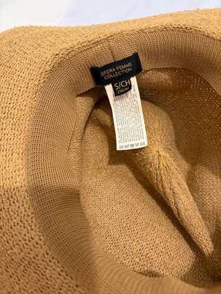 Sombrero de playa beige con detalle