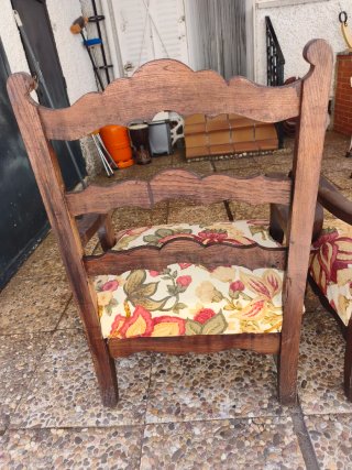 Pareja de butacones bajos rústicos de madera