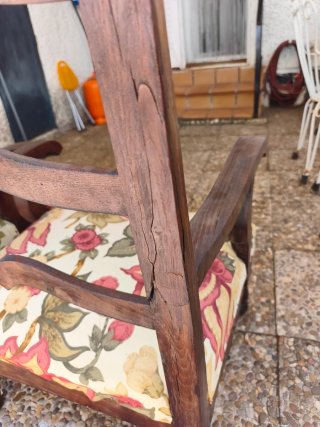 Pareja de butacones bajos rústicos de madera
